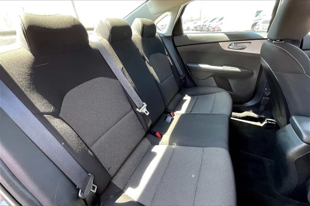 2022 Kia Forte LXS - Photo 15