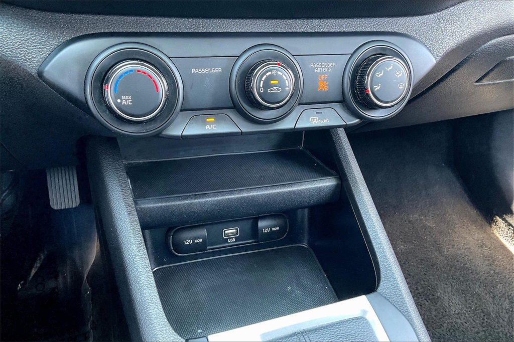 2022 Kia Forte LXS - Photo 24
