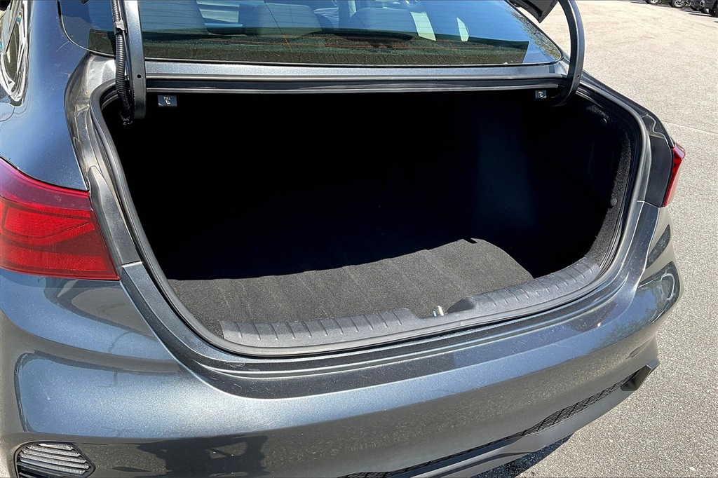 2022 Kia Forte LXS - Photo 31