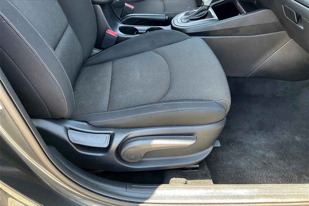 2022 Kia Forte LXS - Photo 32