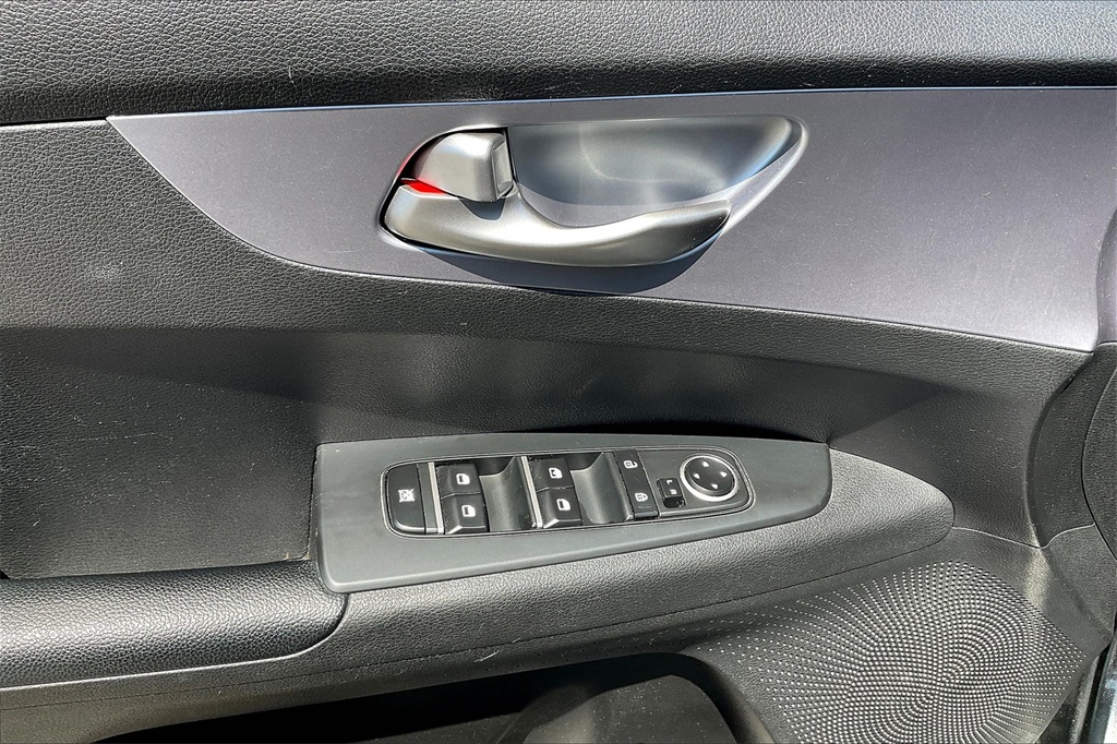 2022 Kia Forte LXS - Photo 33