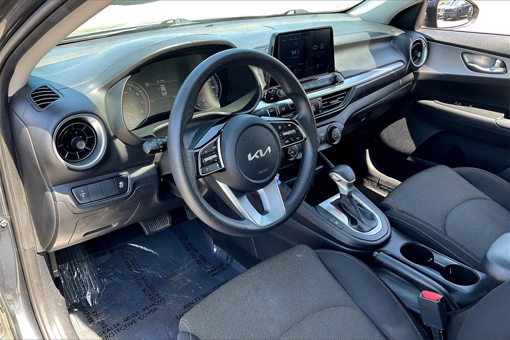 2022 Kia Forte LXS - Photo 8
