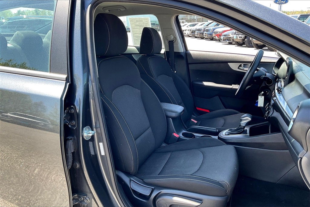 2022 Kia Forte LXS - Photo 10