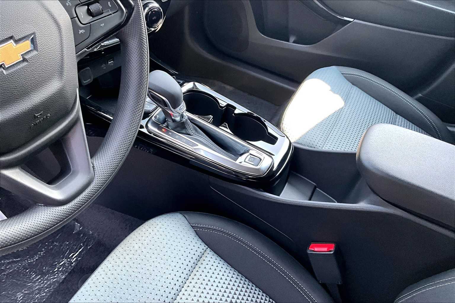 2025 Chevrolet Trax LT - Photo 14