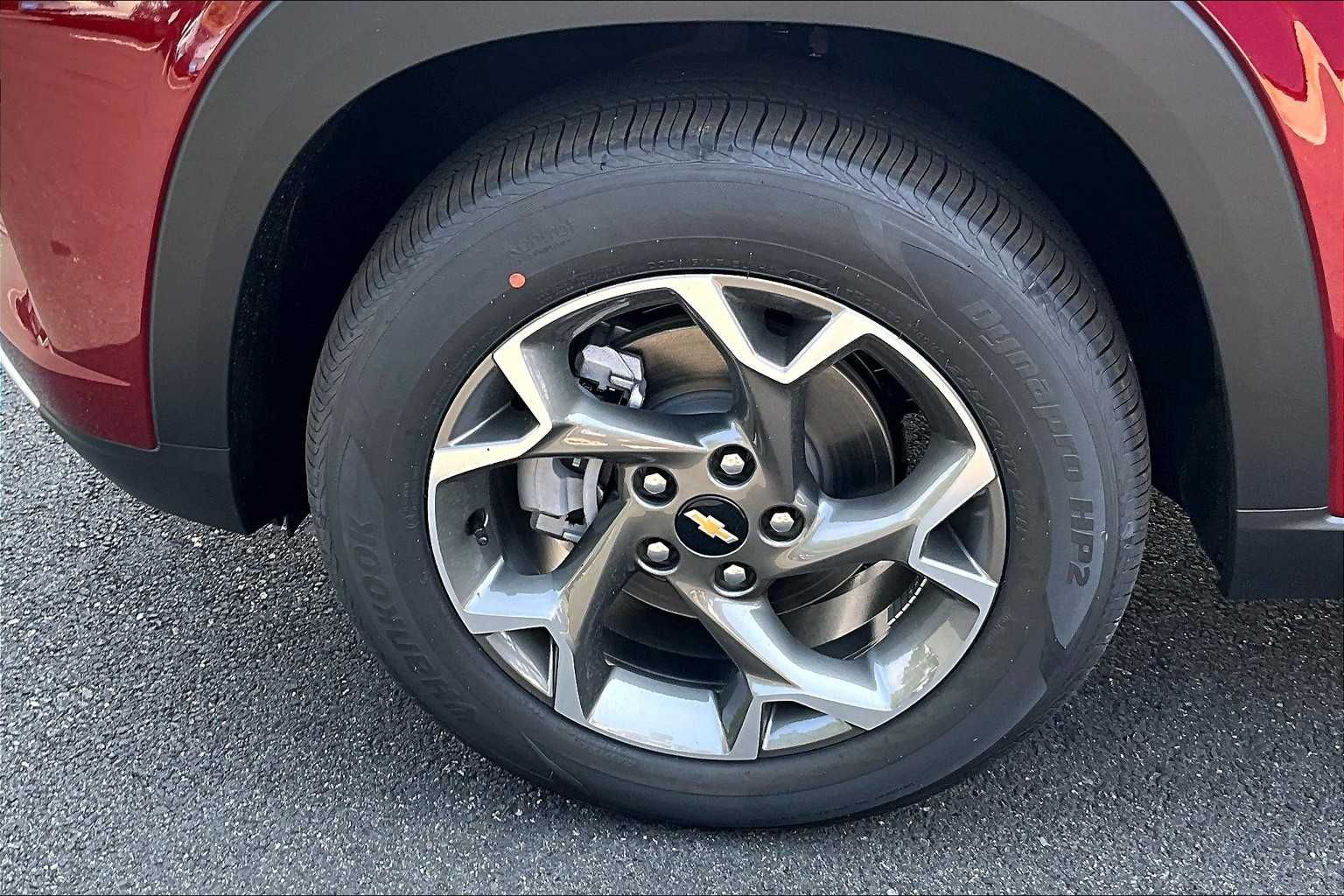 2025 Chevrolet Trax LT - Photo 8