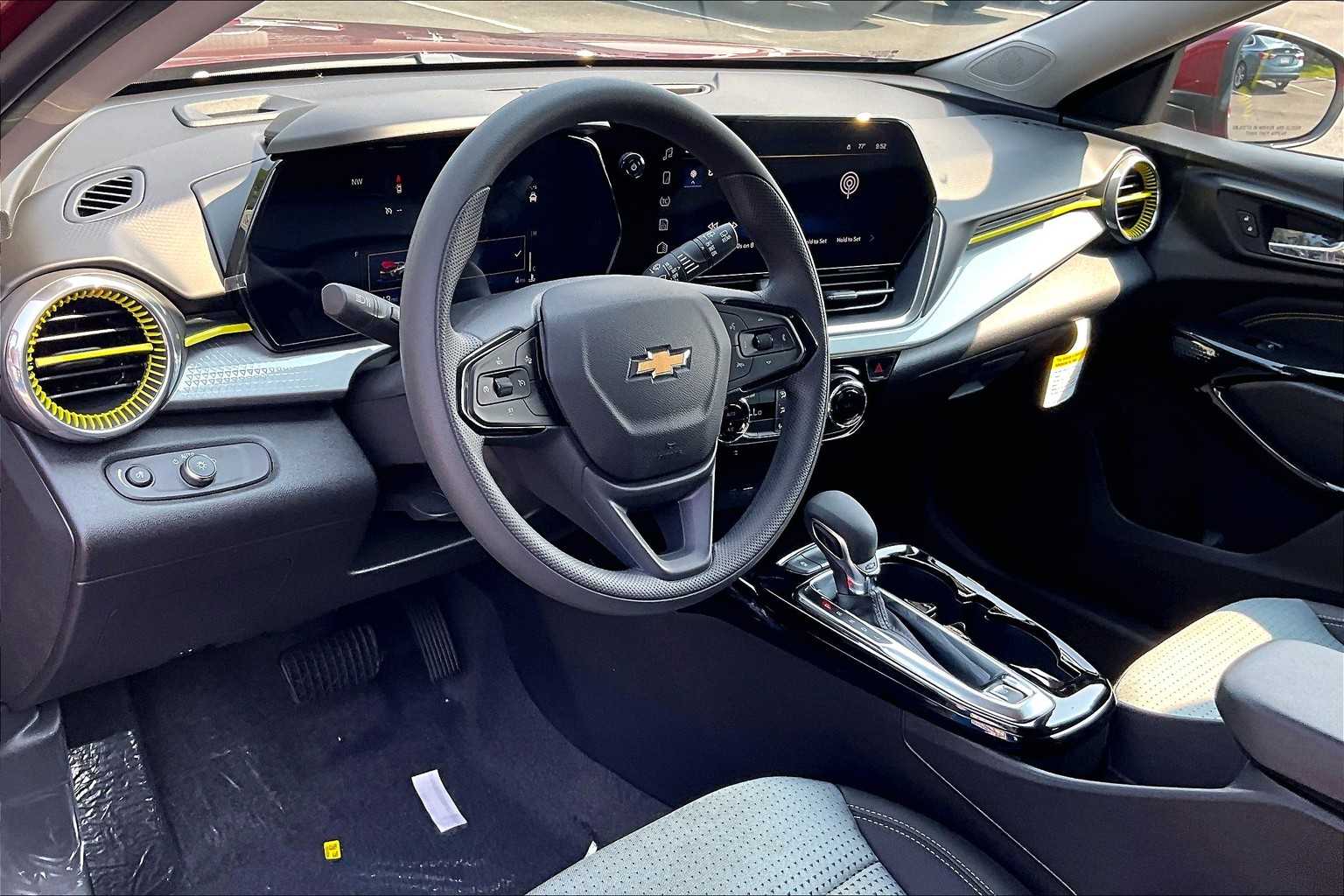 2025 Chevrolet Trax LT - Photo 9