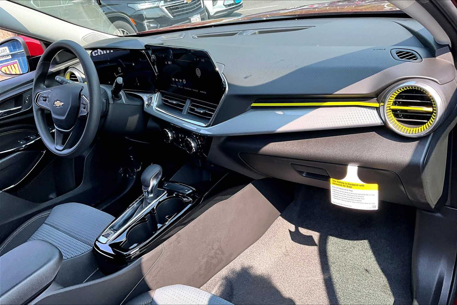 2025 Chevrolet Trax LT - Photo 10