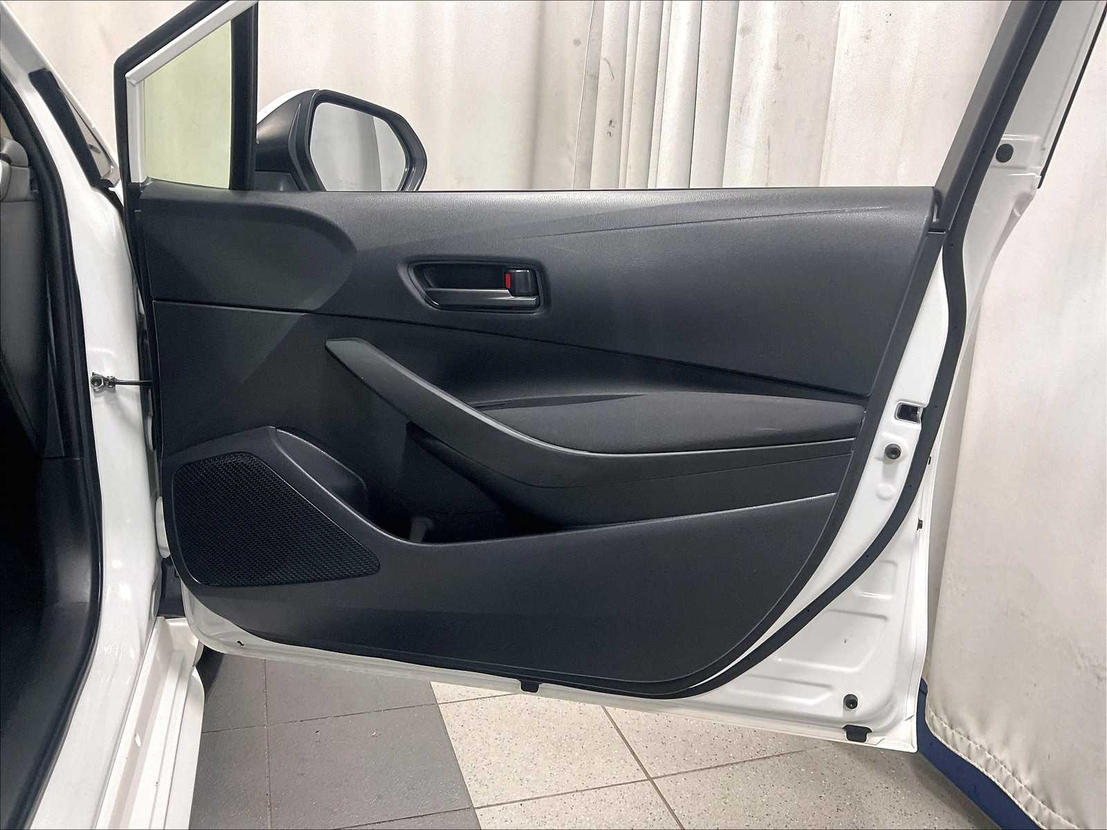 2022 Toyota Corolla LE - Photo 12