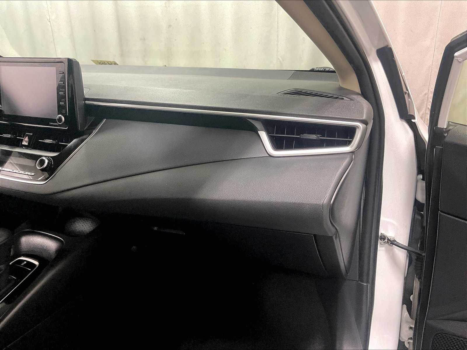2022 Toyota Corolla LE - Photo 13