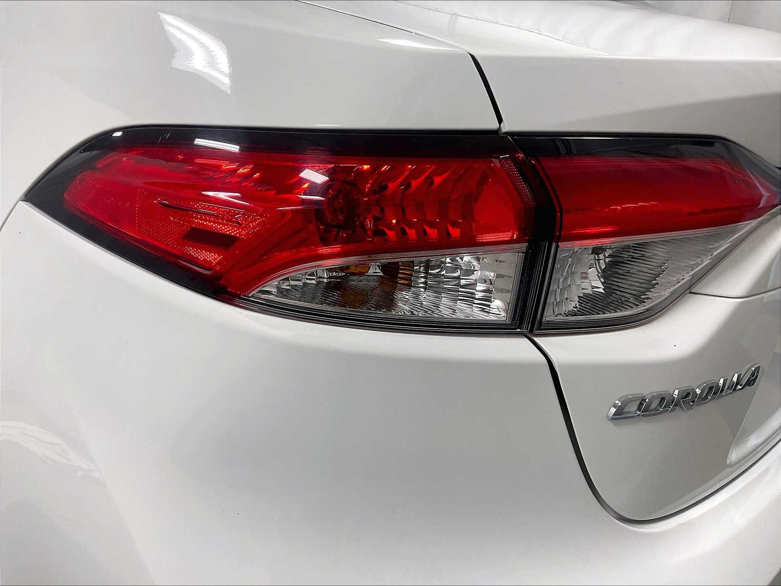 2022 Toyota Corolla LE - Photo 32