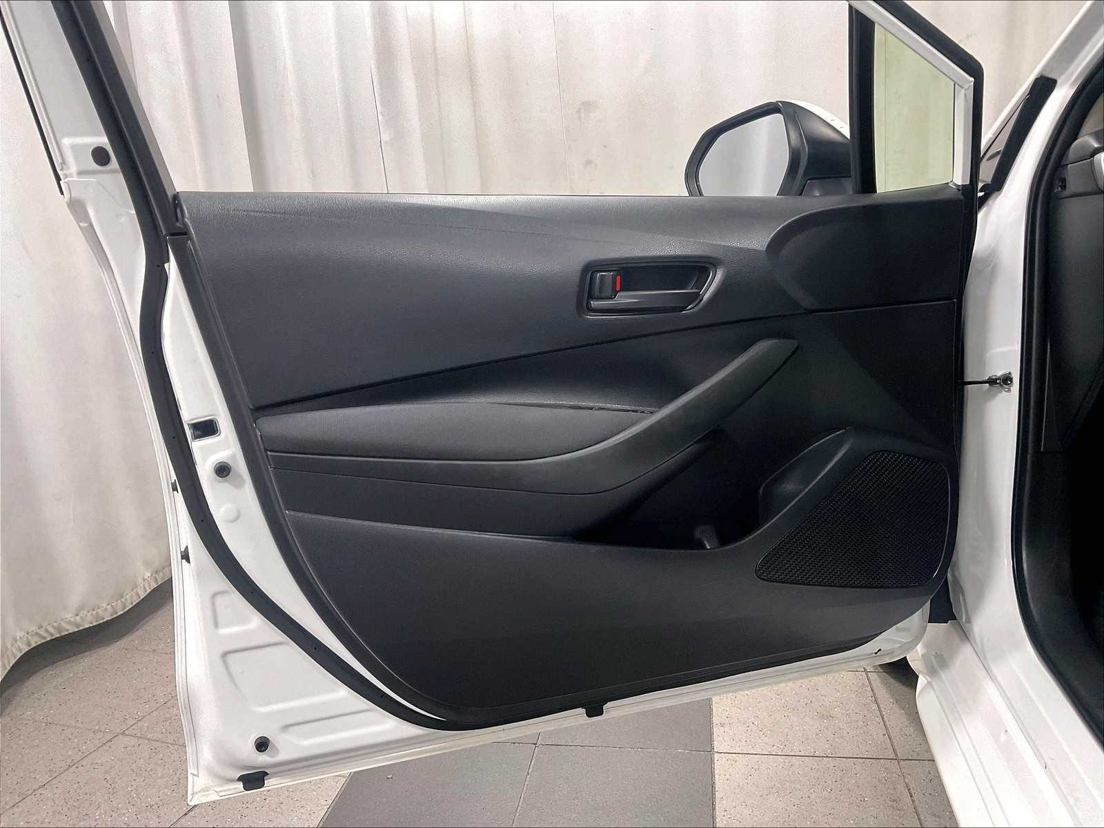 2022 Toyota Corolla LE - Photo 9