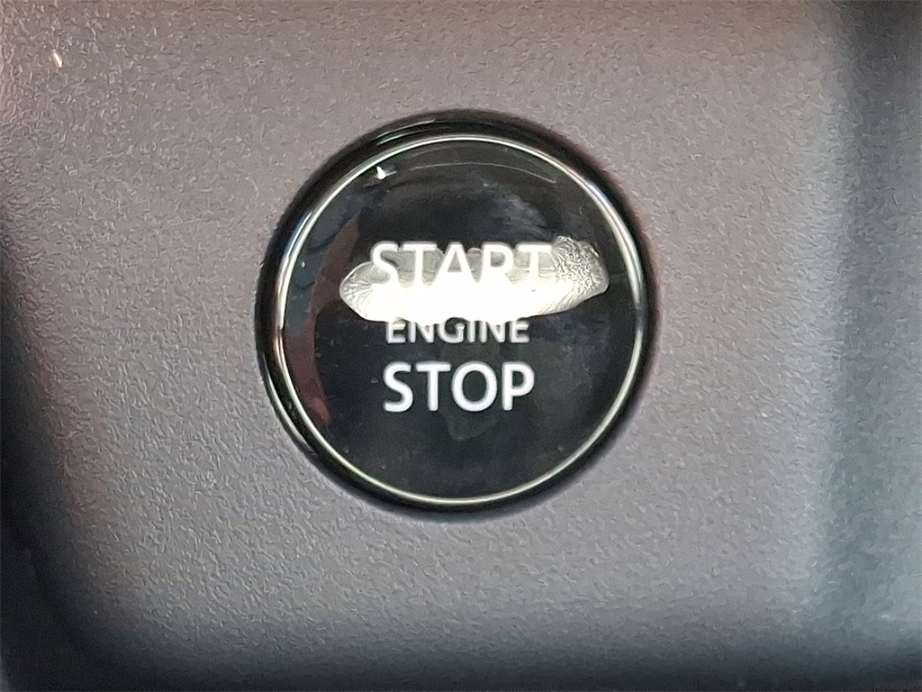 2025 Nissan Rogue SV - Photo 15