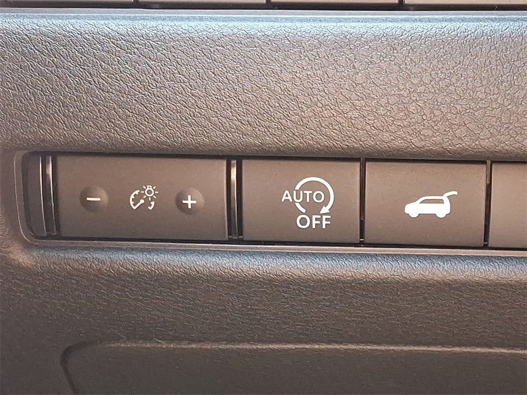 2025 Nissan Rogue SV - Photo 17