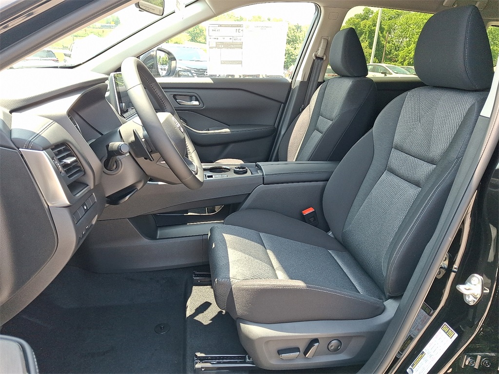 2025 Nissan Rogue SV - Photo 9