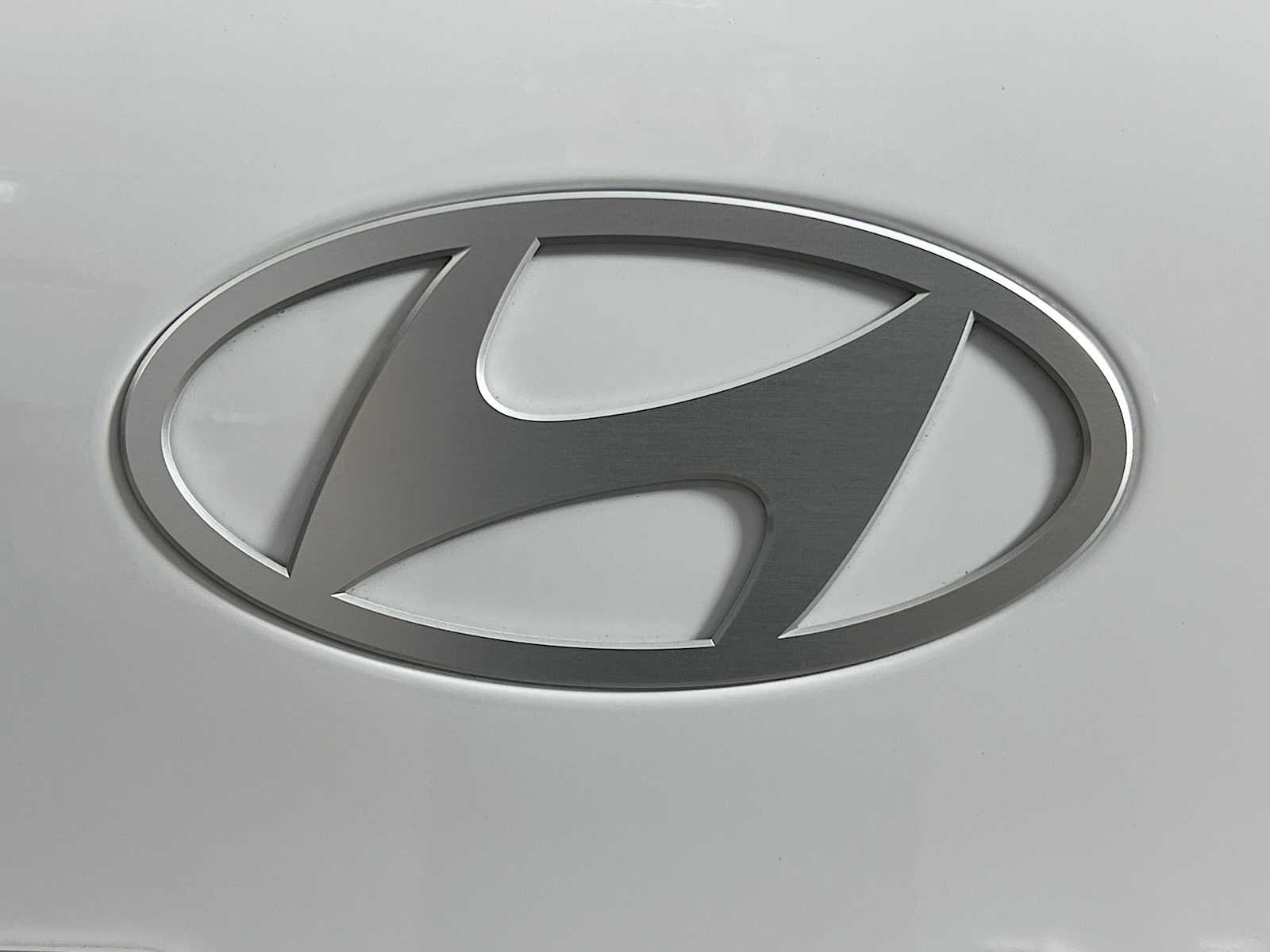 2025 Hyundai Kona SEL - Photo 18