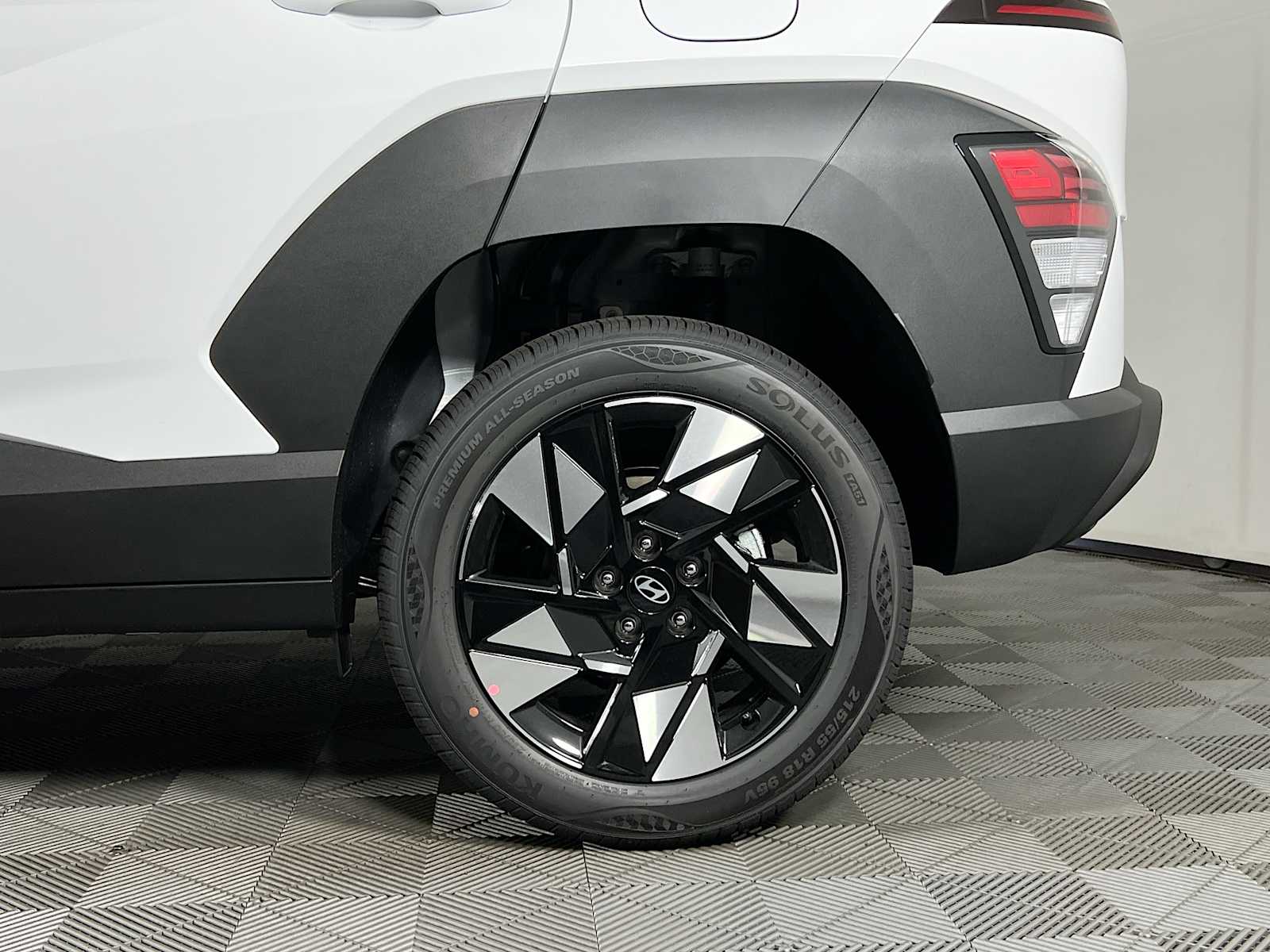 2025 Hyundai Kona SEL - Photo 19