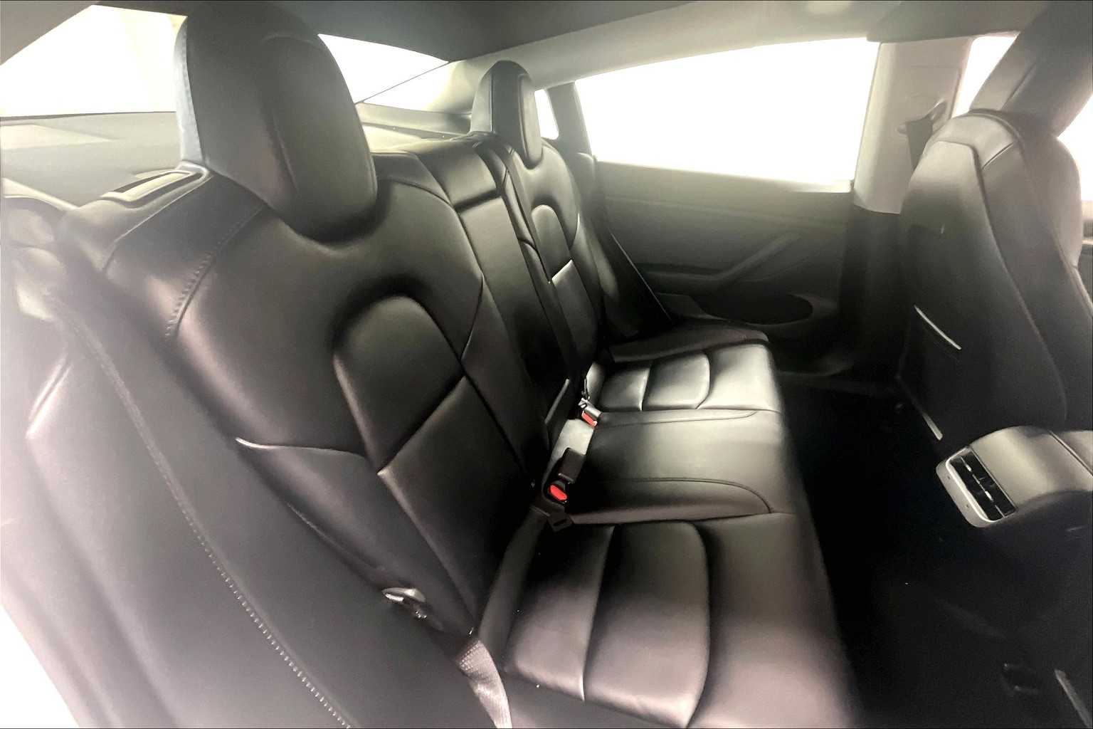 2022 Tesla Model 3 Long Range - Photo 16