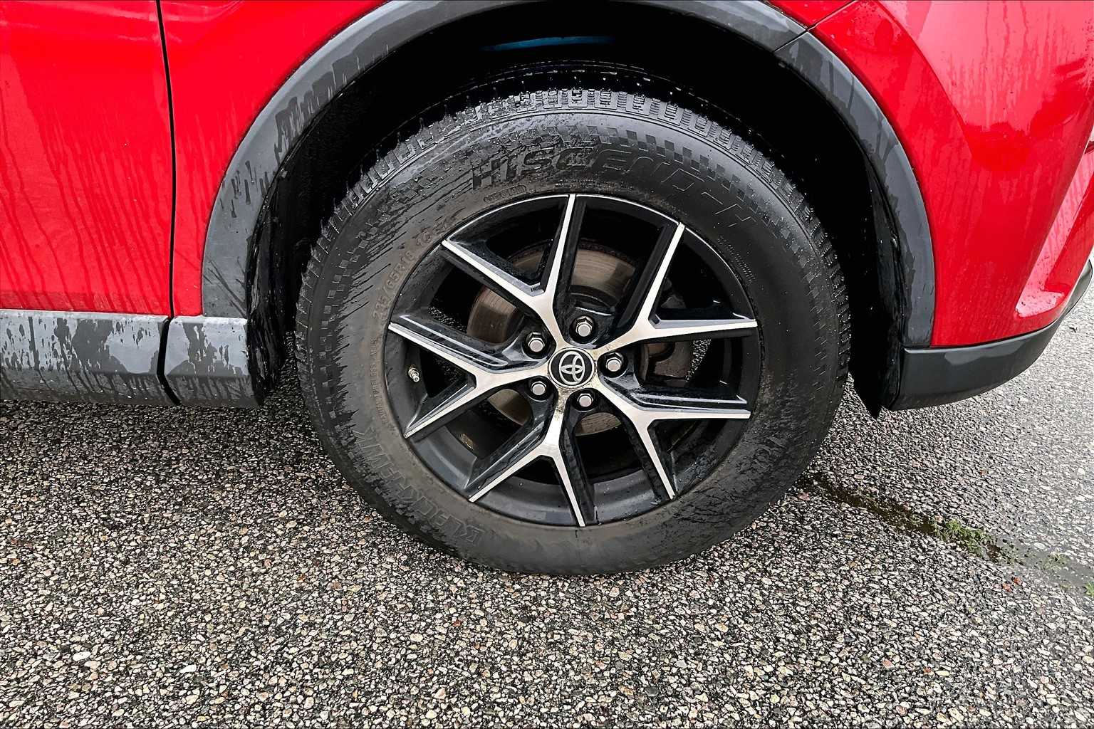 2016 Toyota RAV4 SE - Photo 4