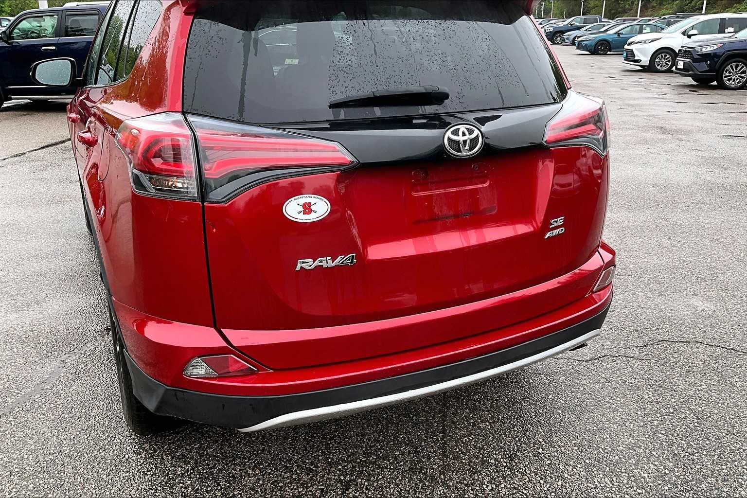 2016 Toyota RAV4 SE - Photo 7