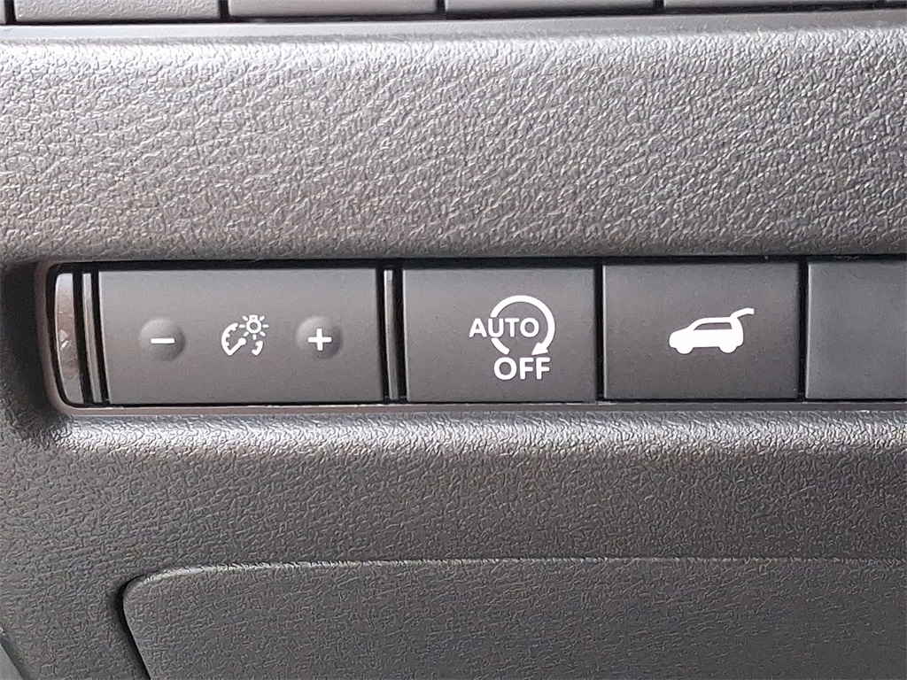 2025 Nissan Rogue SV - Photo 17