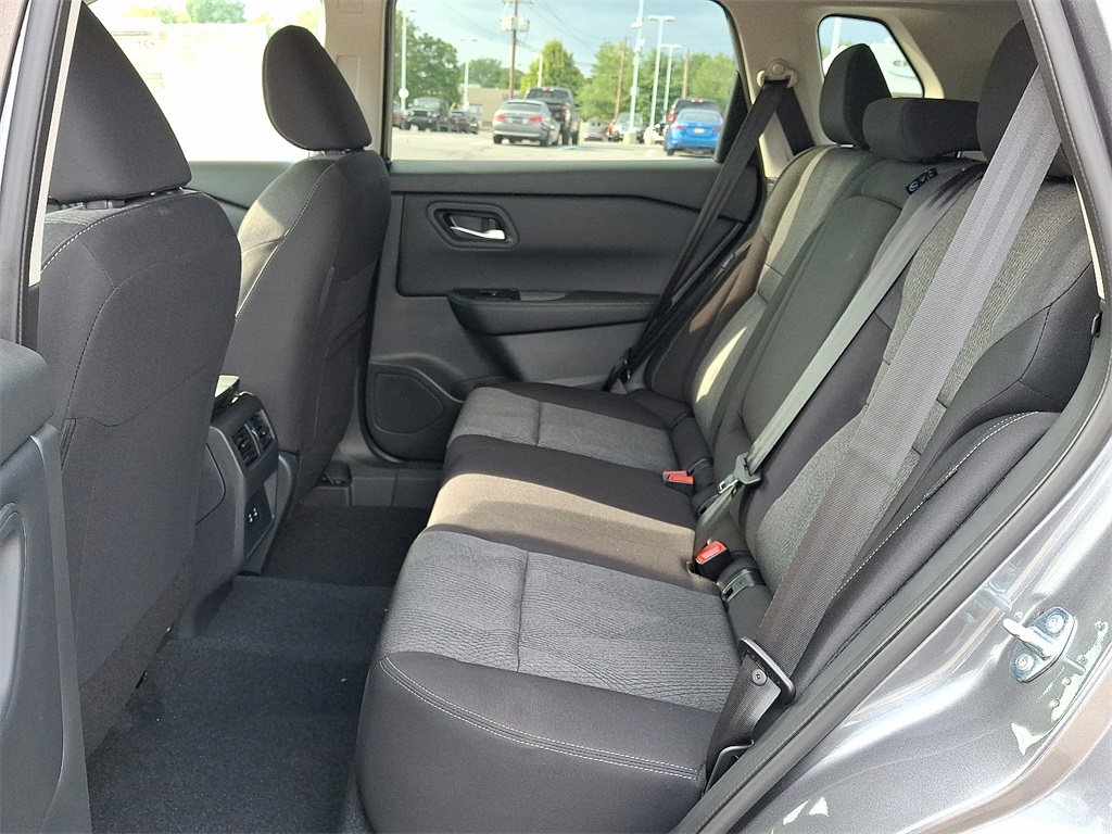 2025 Nissan Rogue SV - Photo 6