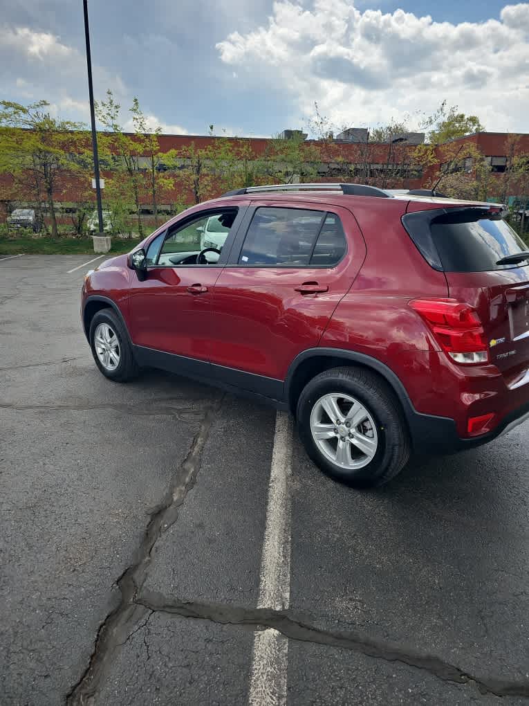 2022 Chevrolet Trax LT - Photo 2