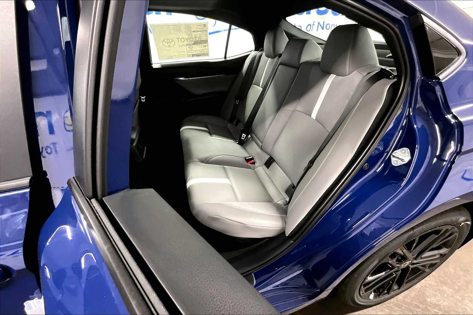 2025 Toyota Camry SE - Photo 15