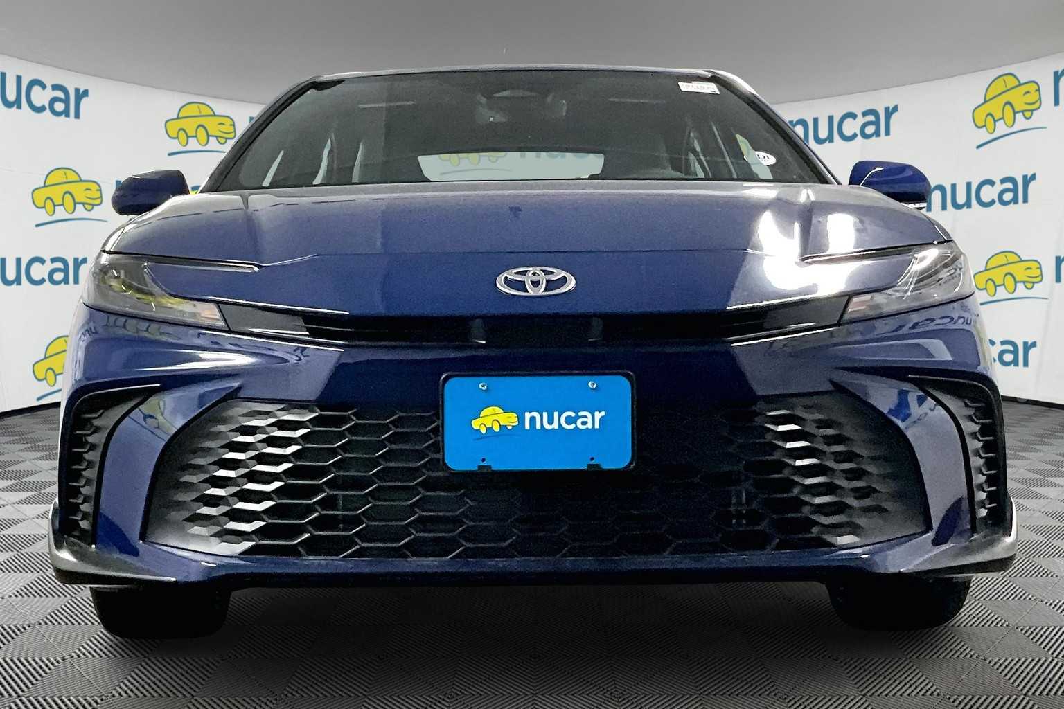 2025 Toyota Camry SE - Photo 3