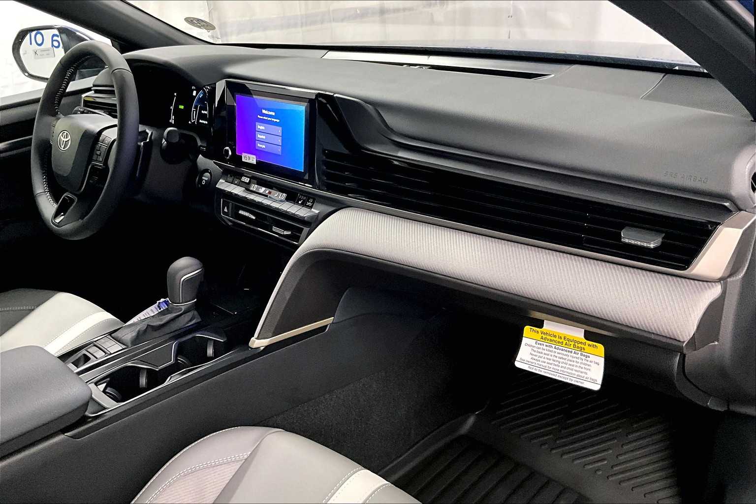 2025 Toyota Camry SE - Photo 10