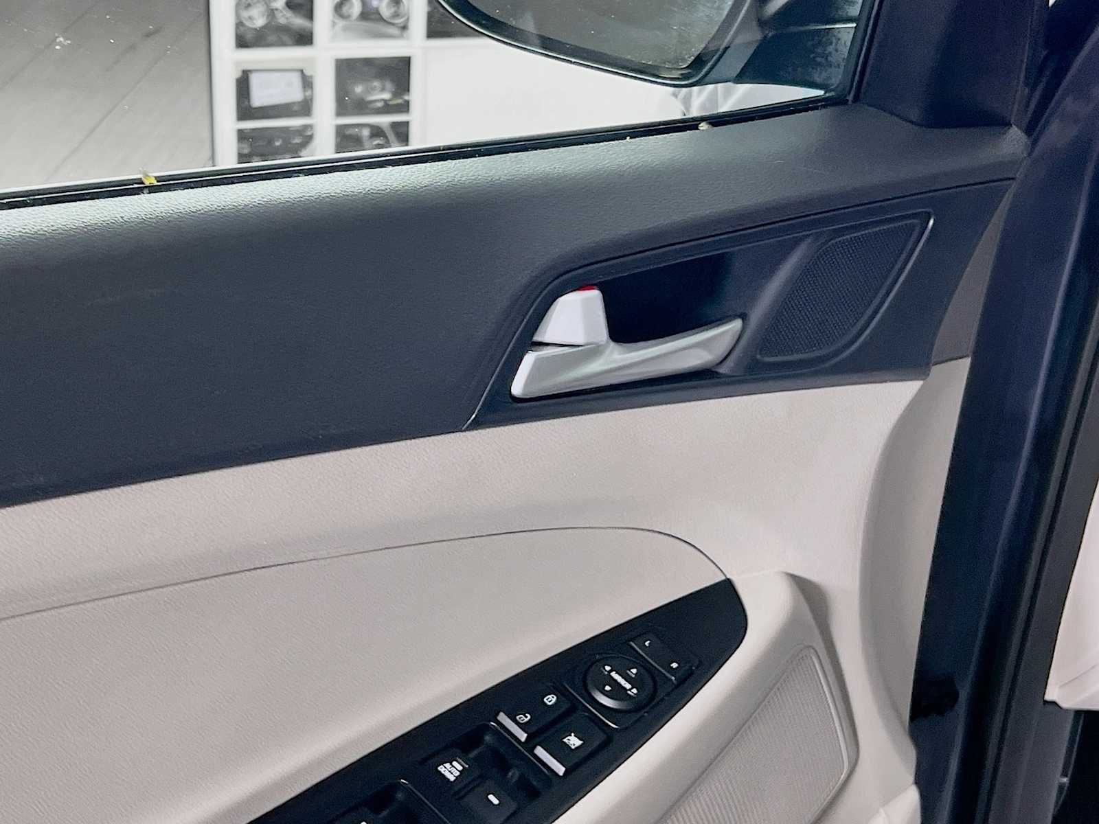 2021 Hyundai Tucson SE - Photo 17