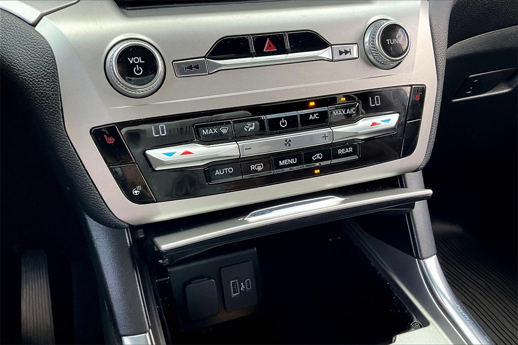 2021 Ford Explorer XLT - Photo 25