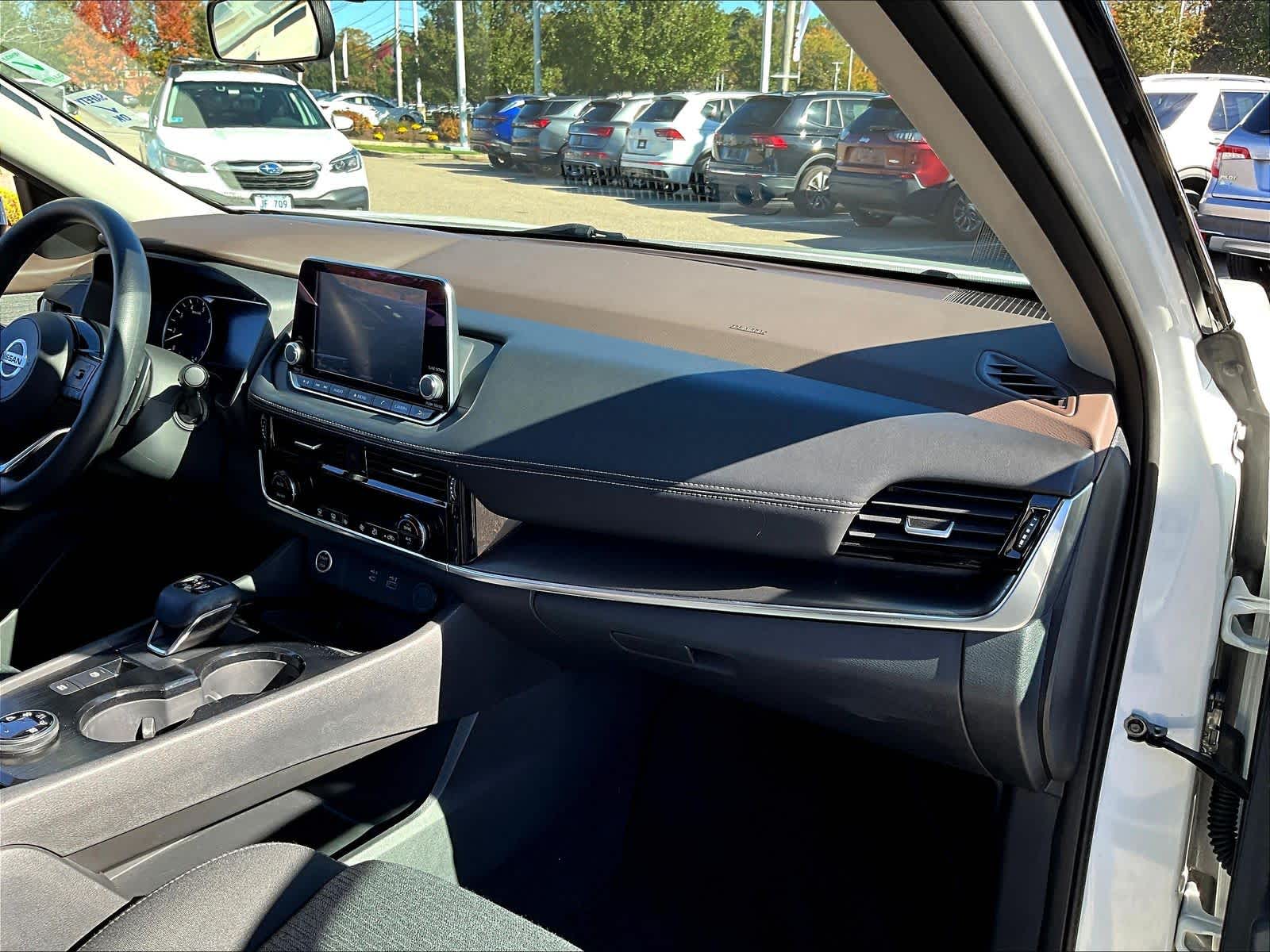 2021 Nissan Rogue SV - Photo 13