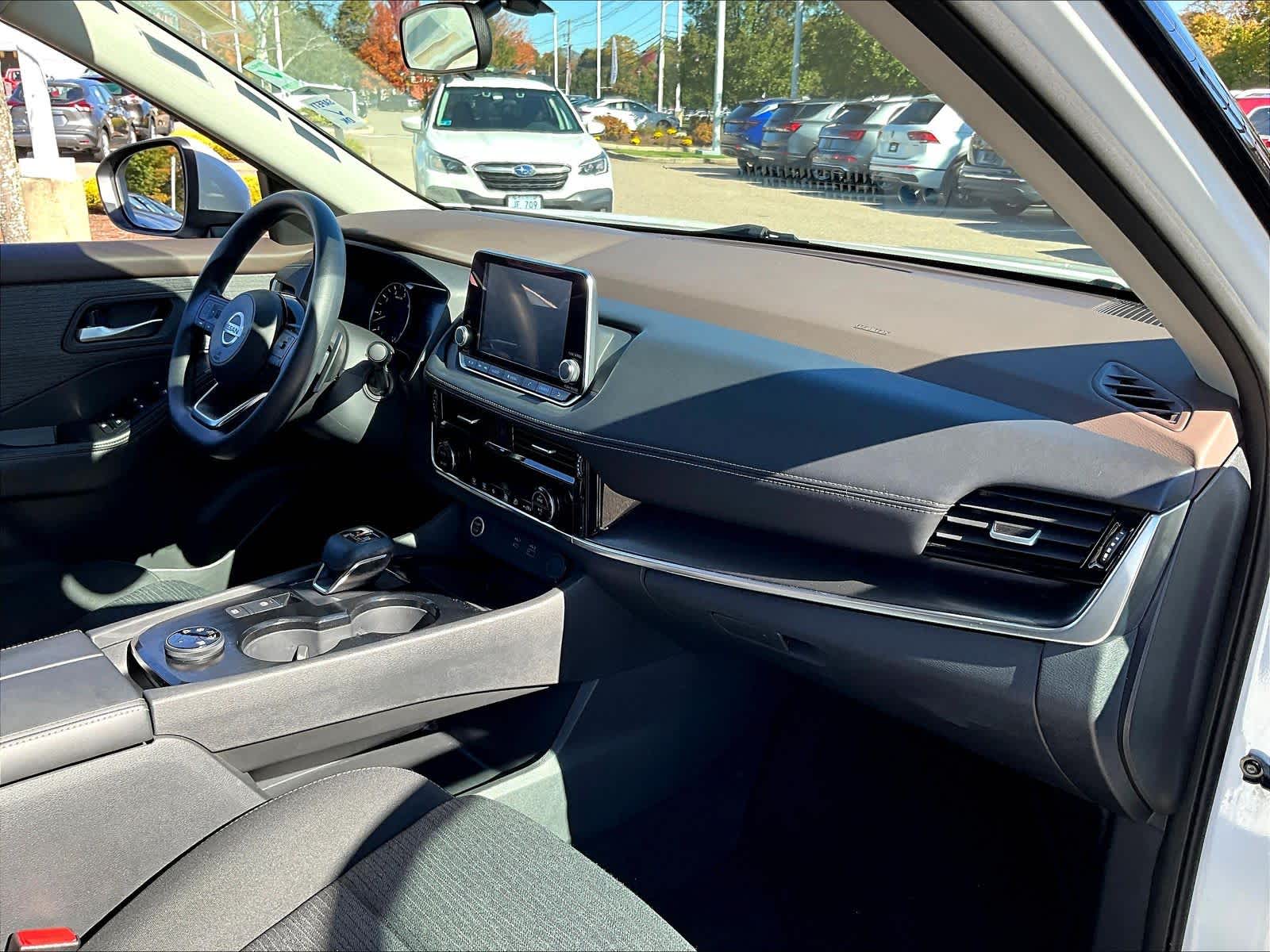 2021 Nissan Rogue SV - Photo 14