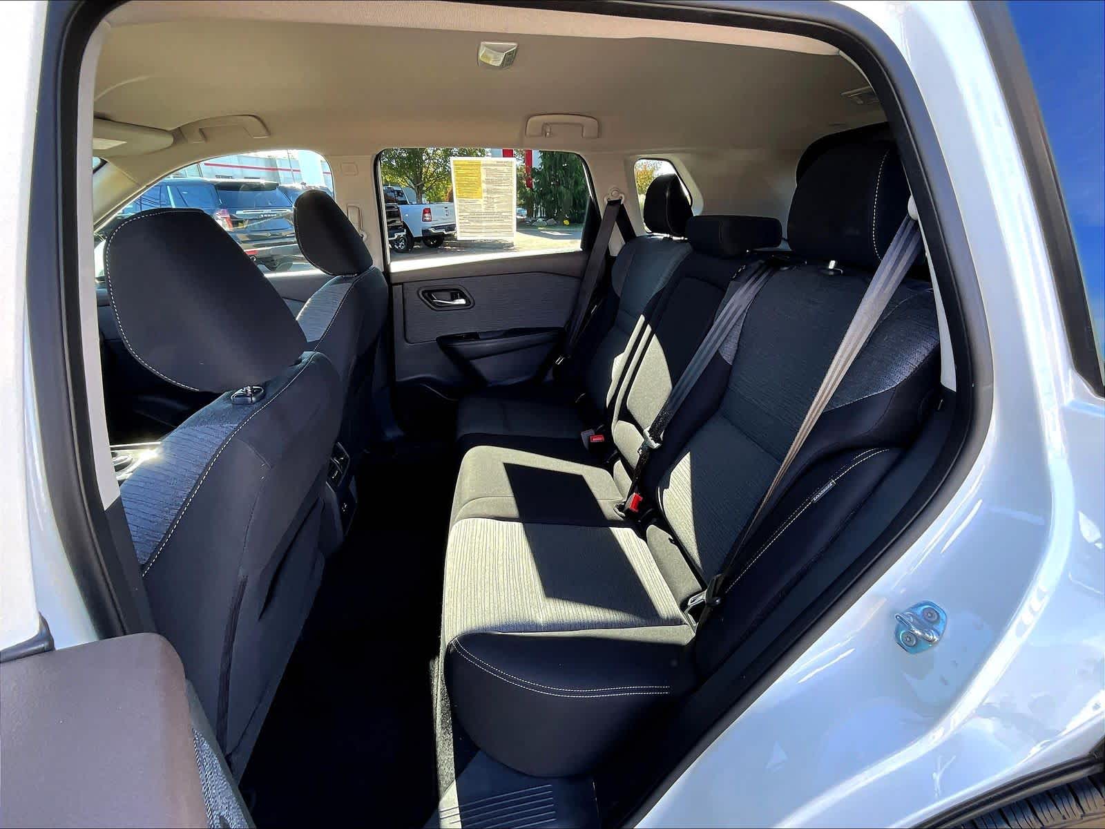 2021 Nissan Rogue SV - Photo 15