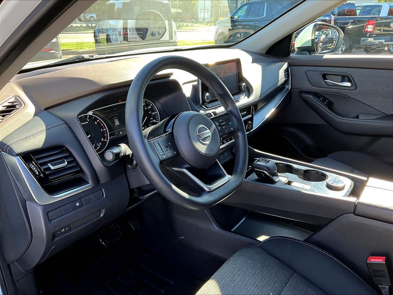 2021 Nissan Rogue SV - Photo 8