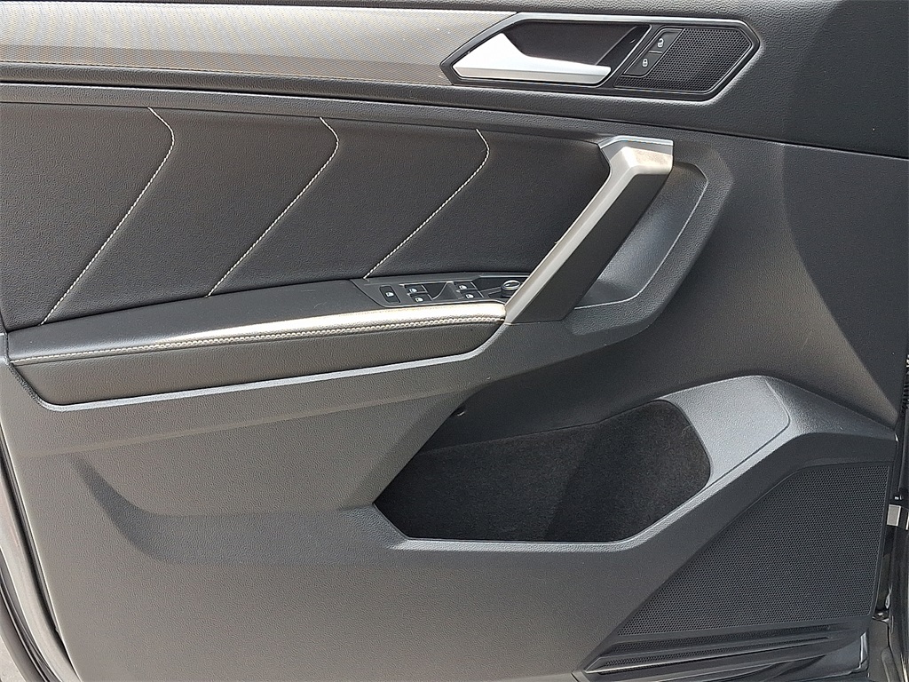 2022 Volkswagen Tiguan 2.0T SE - Photo 13