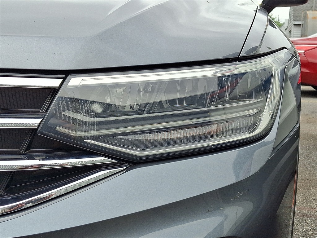 2022 Volkswagen Tiguan 2.0T SE - Photo 9