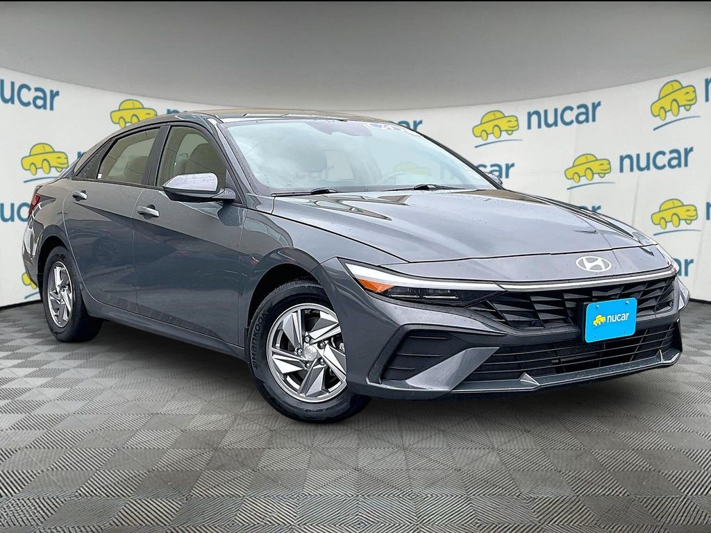 2024 Hyundai Elantra SE