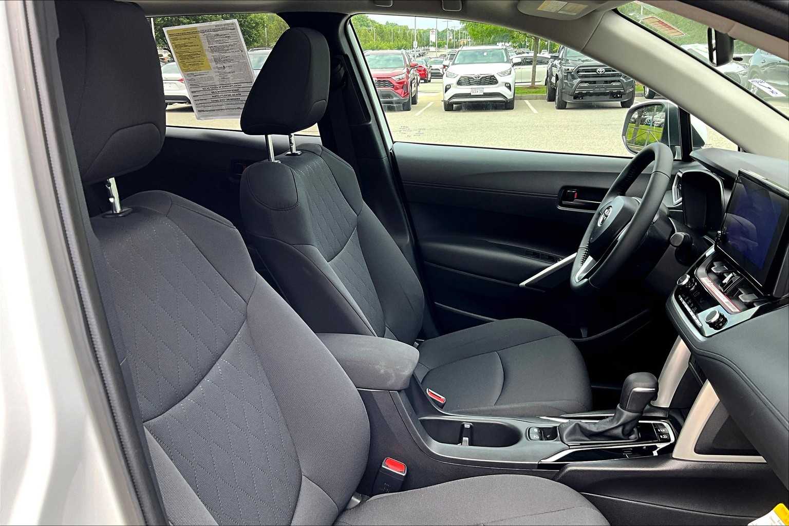 2024 Toyota Corolla Cross LE - Photo 11