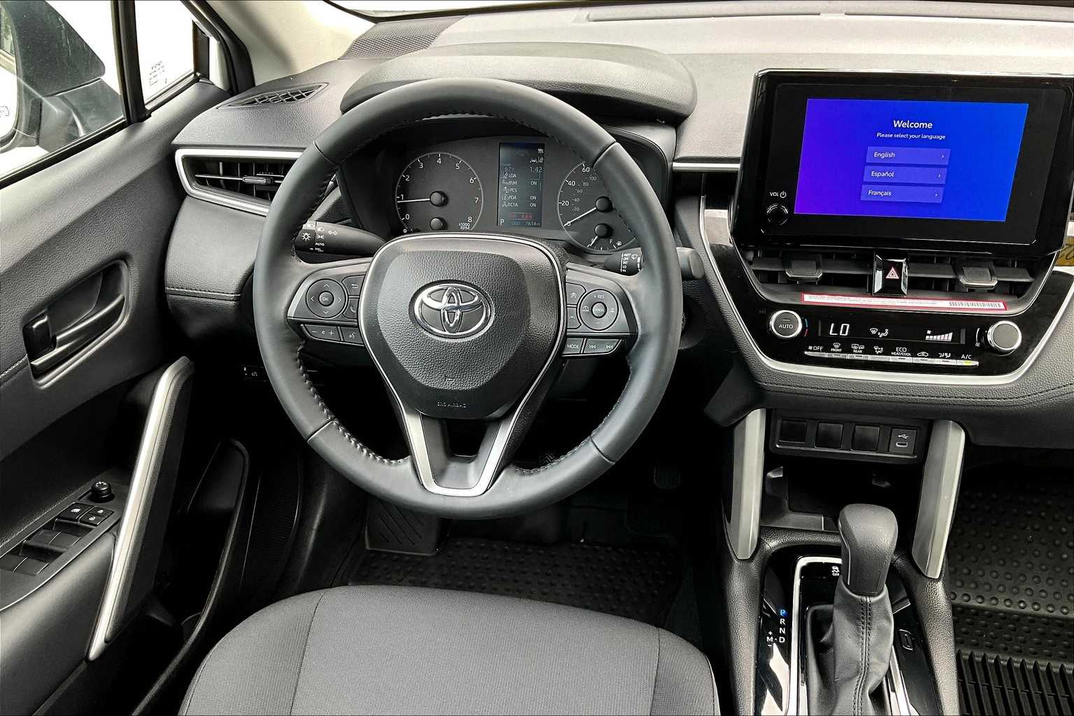 2024 Toyota Corolla Cross LE - Photo 17