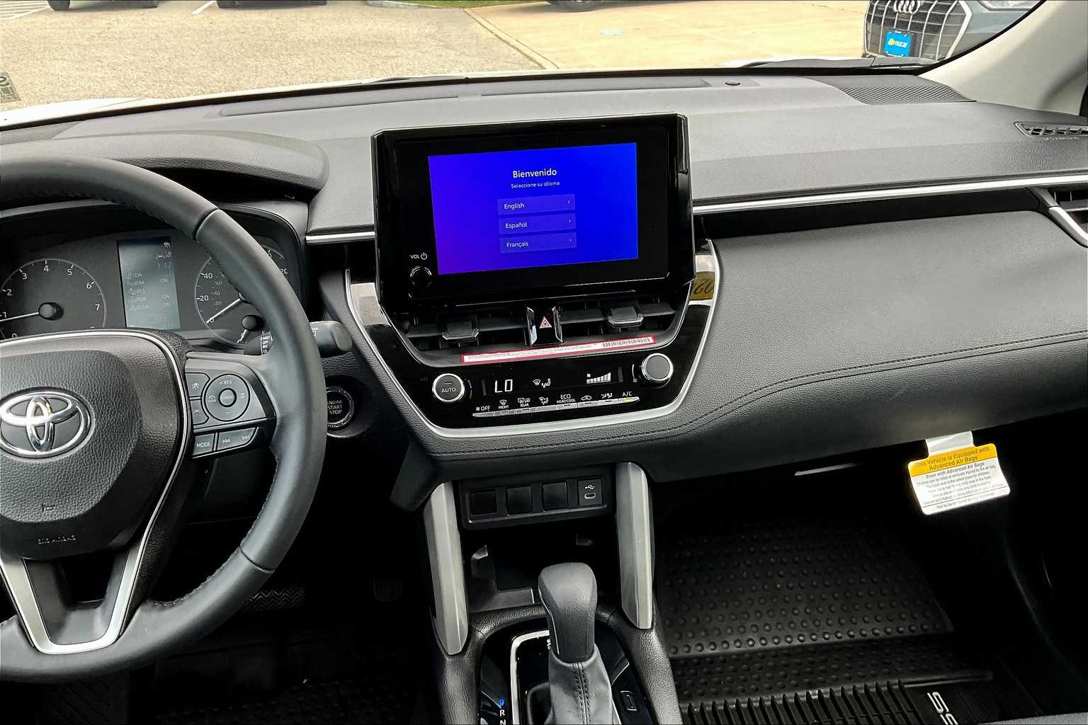 2024 Toyota Corolla Cross LE - Photo 18
