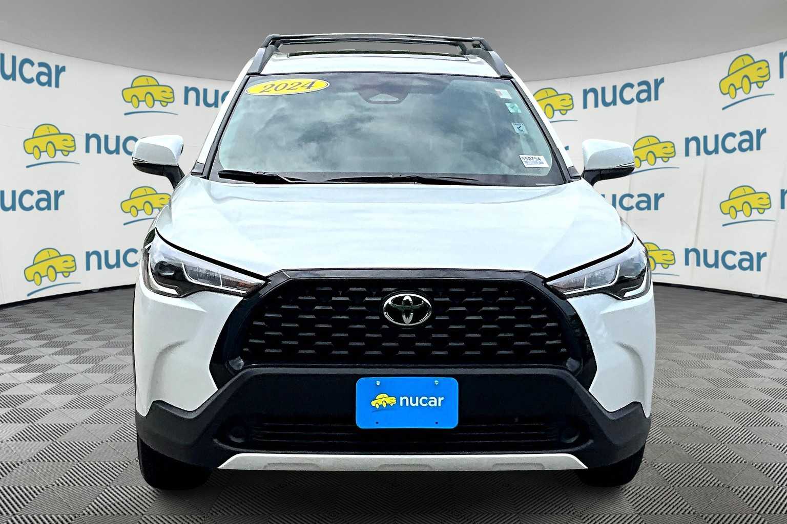2024 Toyota Corolla Cross LE - Photo 2