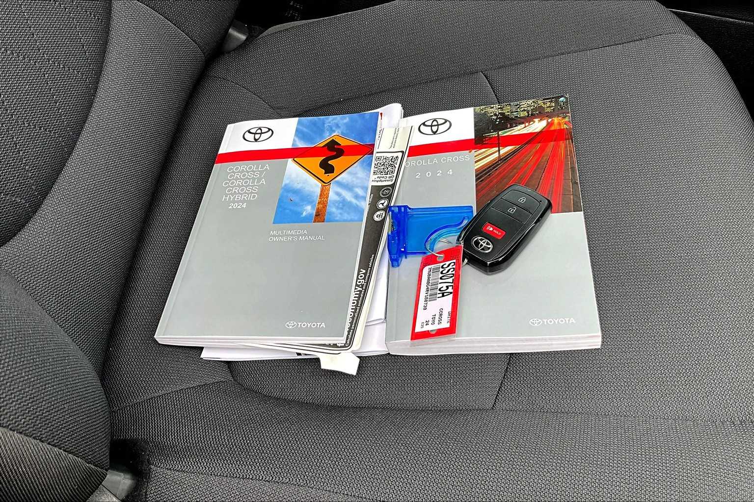 2024 Toyota Corolla Cross LE - Photo 31