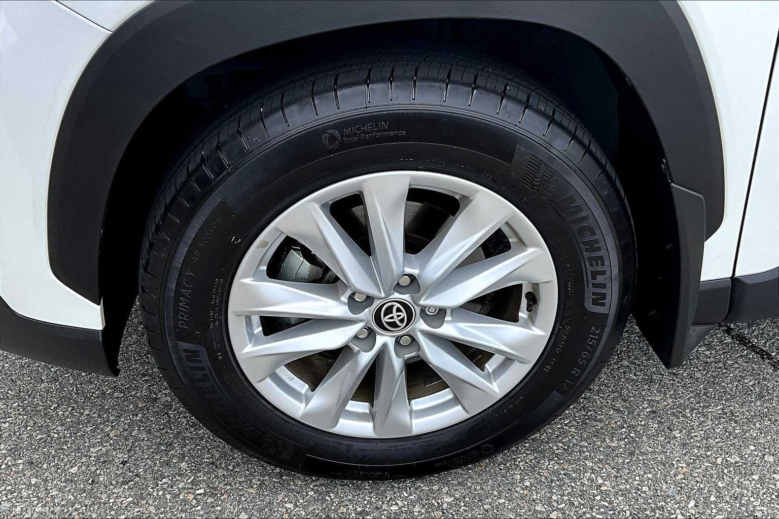 2024 Toyota Corolla Cross LE - Photo 7