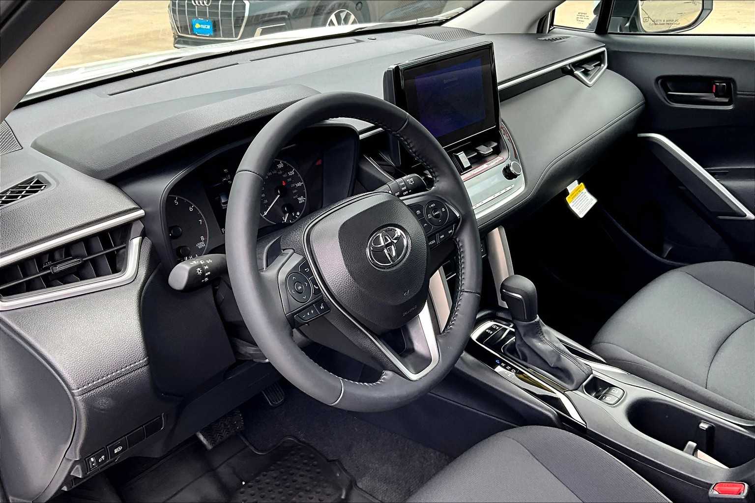 2024 Toyota Corolla Cross LE - Photo 8