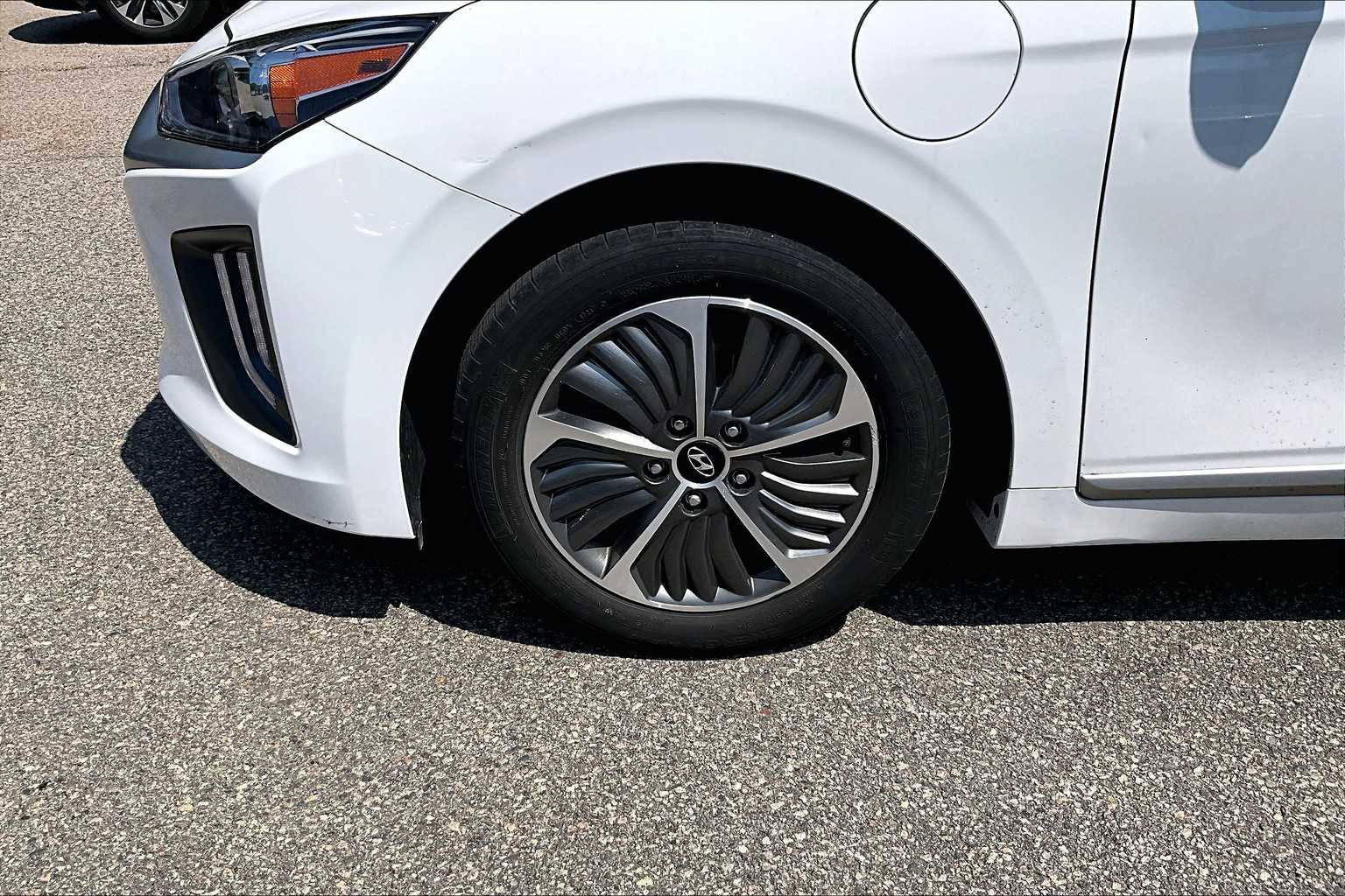 2022 Hyundai Ioniq Plug-In Hybrid SE - Photo 4
