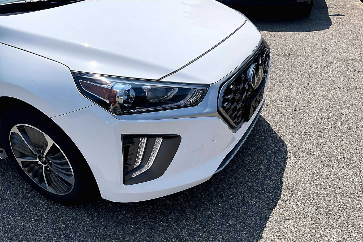 2022 Hyundai Ioniq Plug-In Hybrid SE - Photo 5