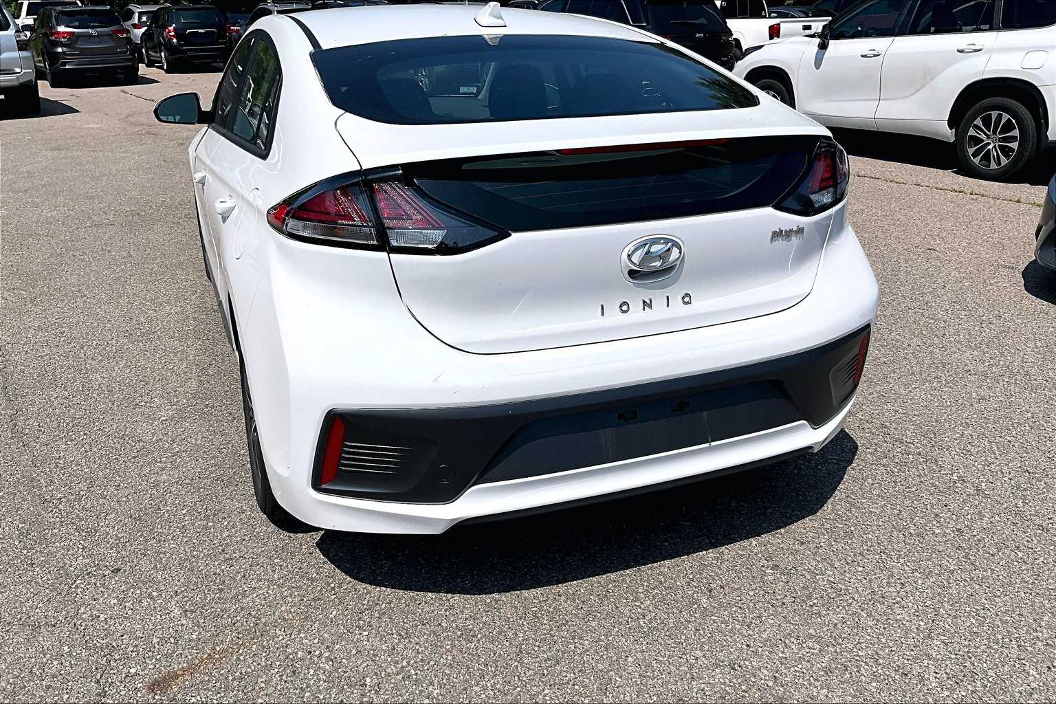 2022 Hyundai Ioniq Plug-In Hybrid SE - Photo 7