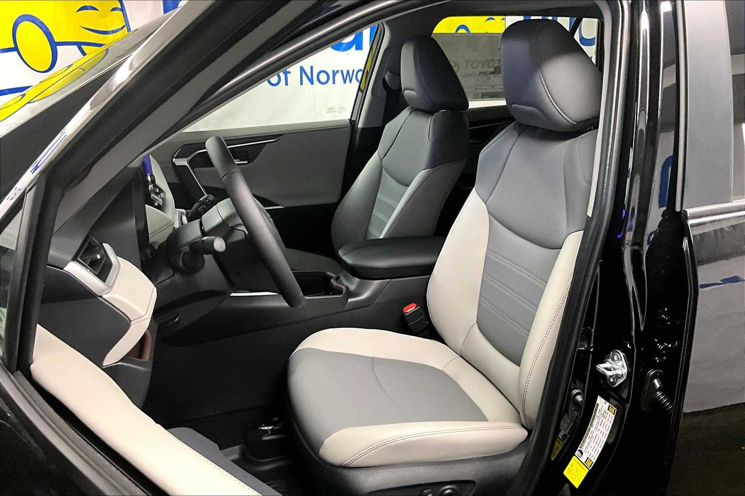 2025 Toyota RAV4 Limited - Photo 11