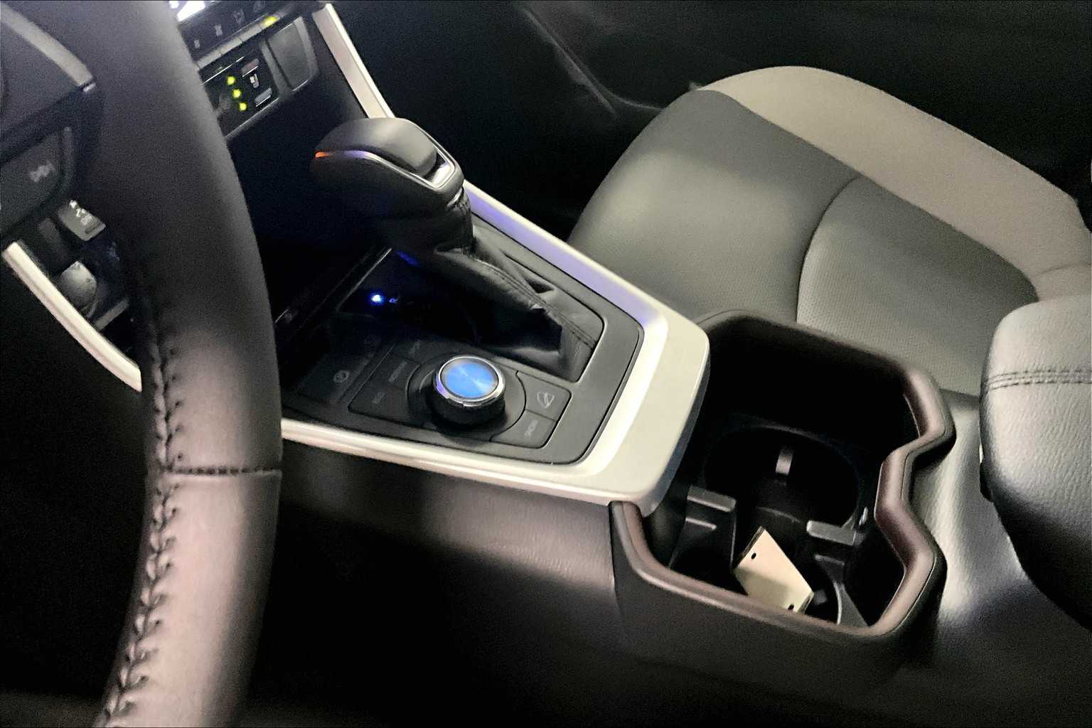 2025 Toyota RAV4 Limited - Photo 14